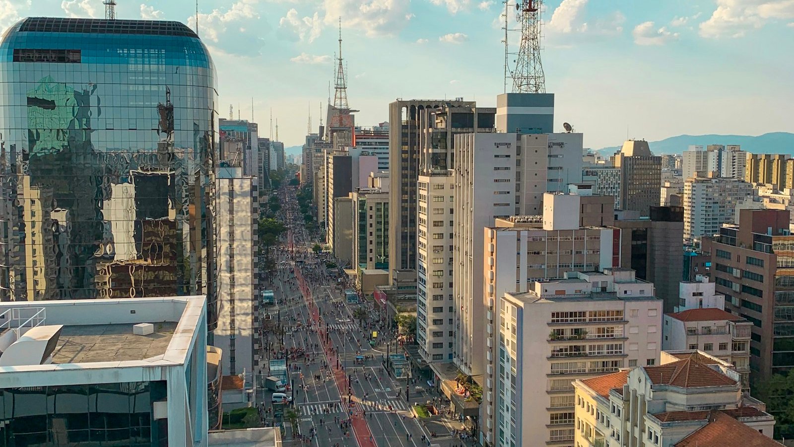 Selic a 14,25% e preços quase parados em São Paulo: o que isso muda para quem quer comprar imóvel