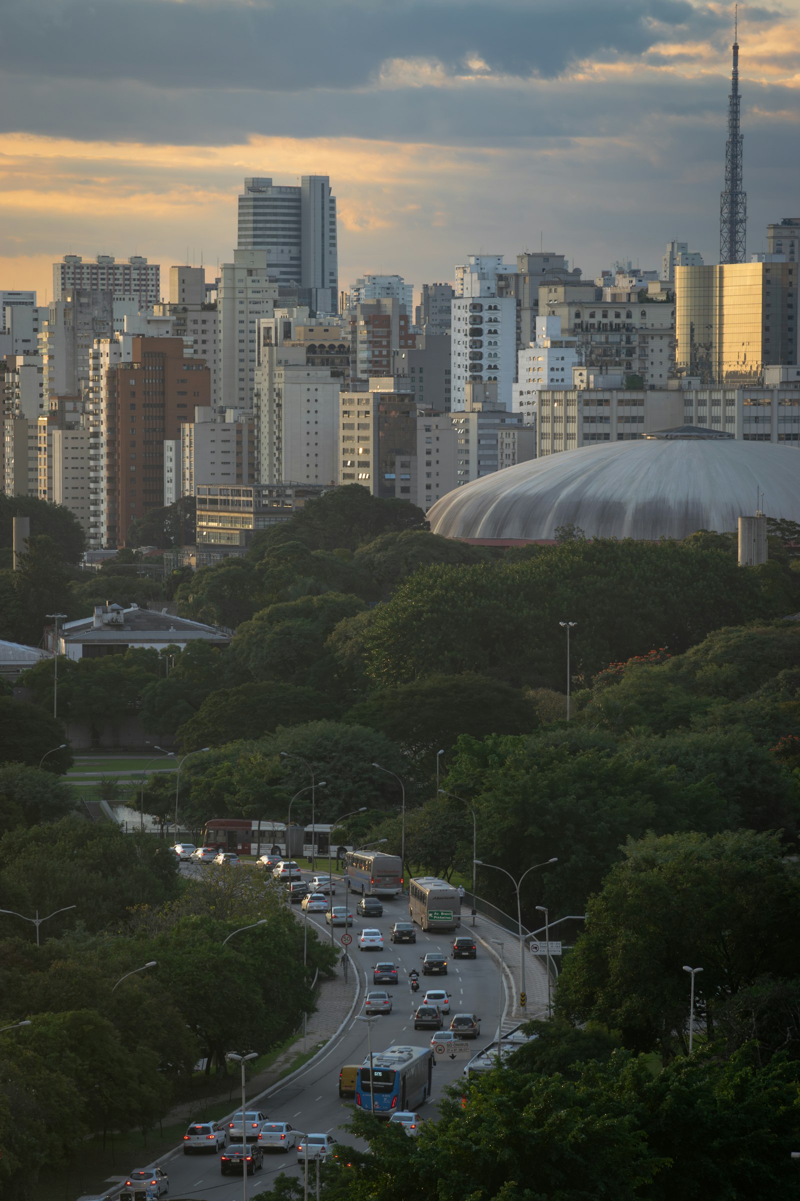 Alavancagem imobiliária: vale a pena financiar para investir com a Selic em queda?