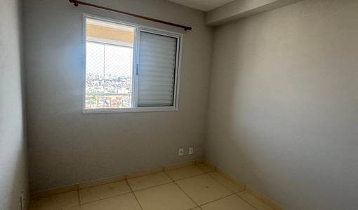 Banheiro com box de vidro