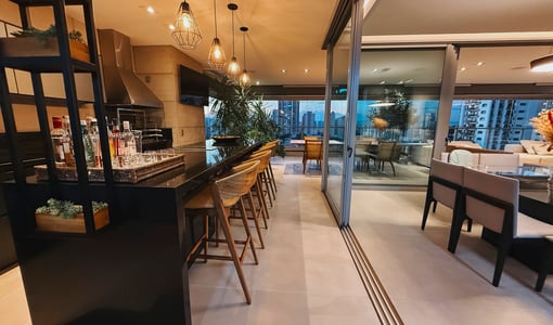 Ilha/bar com banquetas