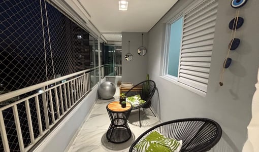 Varanda com poltronas