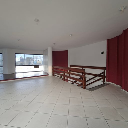 Sala Comercial Ampla com Vista para a Av. Anchieta – Visibilidade e Ponto Estratégico