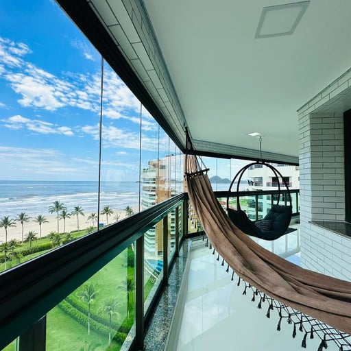 Imóvel de Alto Padrão na Riviera: 6 Dormitórios (5 Suítes), Decorado e Pé na Areia