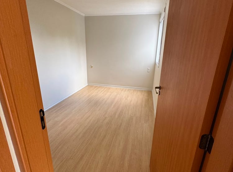 Quarto com piso amadeirado