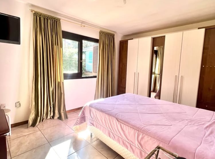 Quarto principal com armários