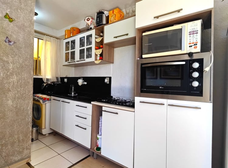 Cozinha com eletros embutidos