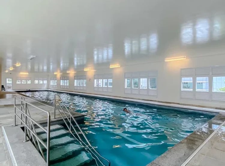 Piscina interna aquecida