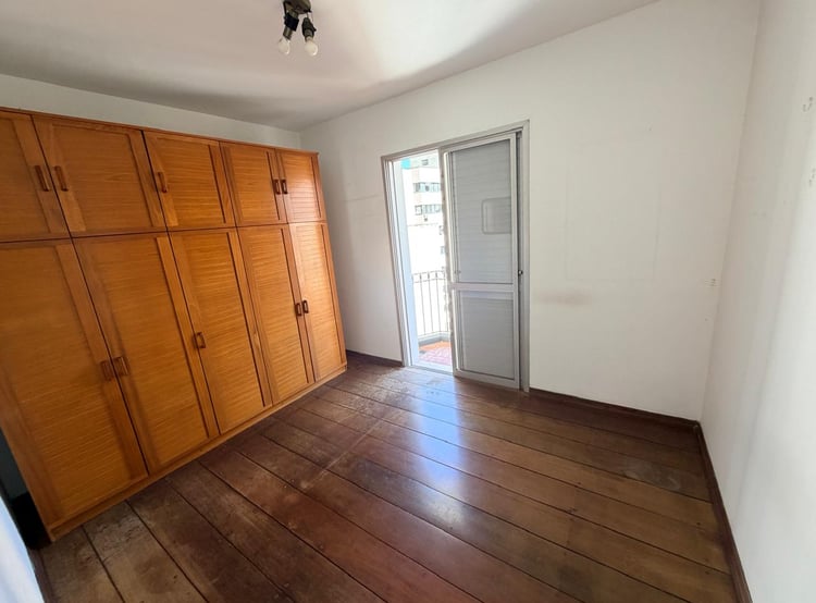 Quarto com armários