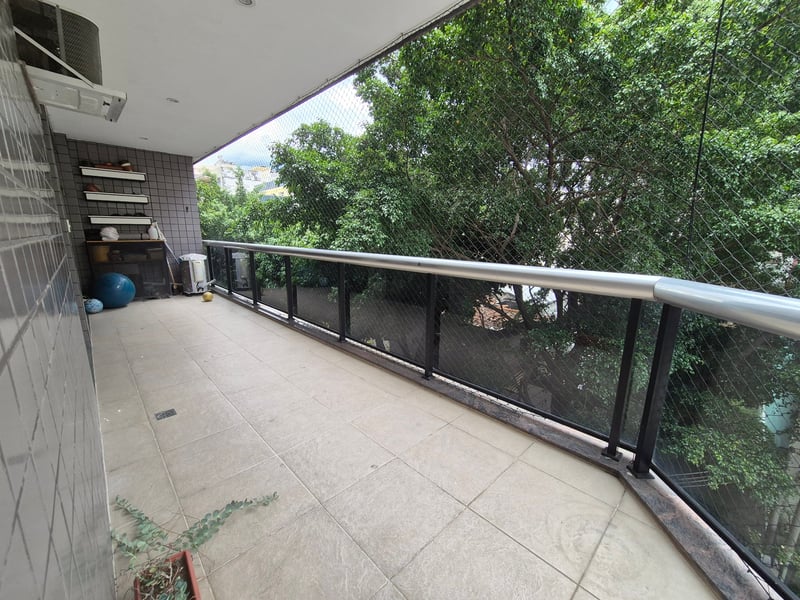 Apartamento reformado na Marquês de Valença