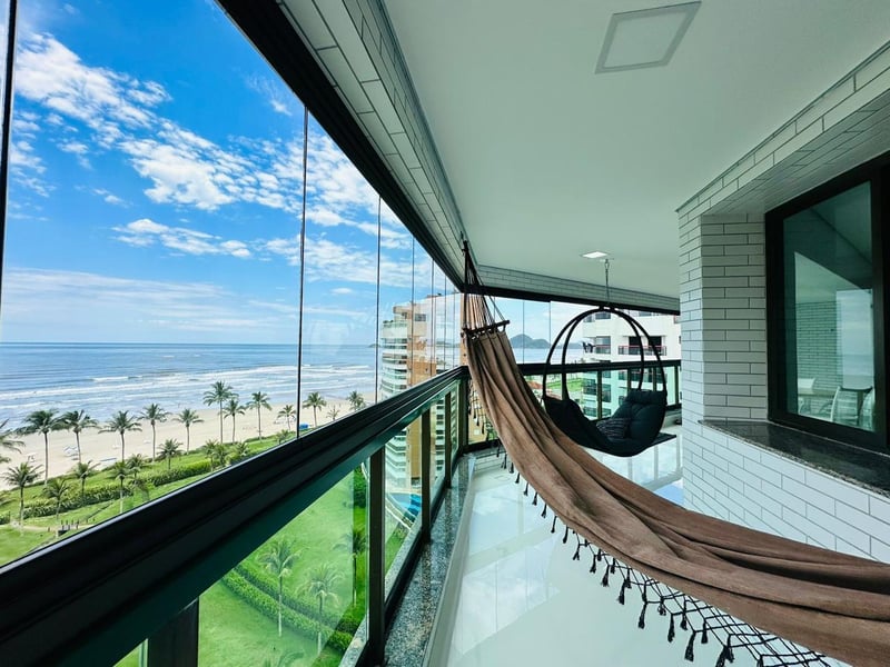 Imóvel de Alto Padrão na Riviera: 6 Dormitórios (5 Suítes), Decorado e Pé na Areia