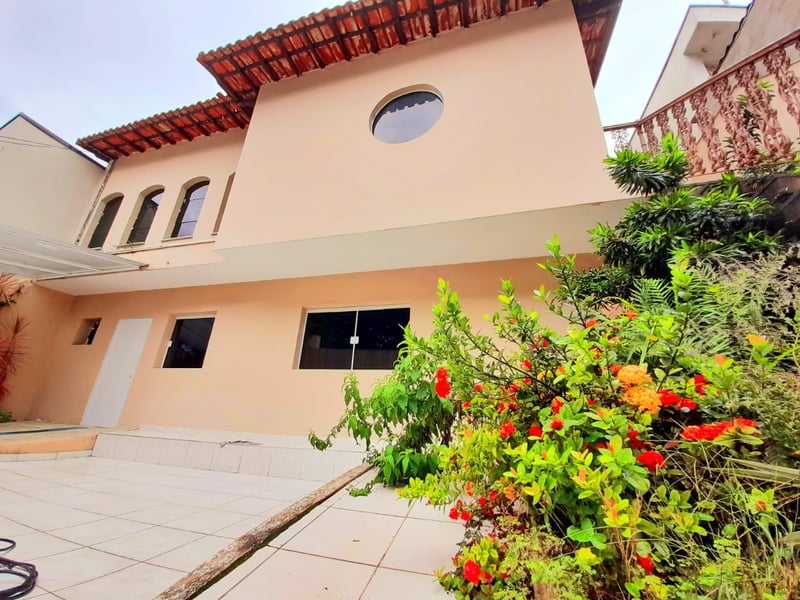 Casa com 5 quartos para alugar