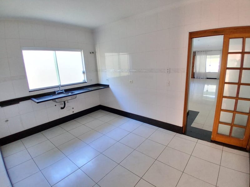 Sobrado com 3 quartos para alugar