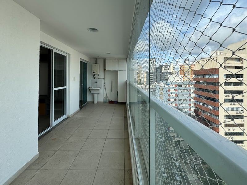 Apartamento Pinheiros 50mt² com Varanda 01dorm-01 vaga &mdash; Sacada