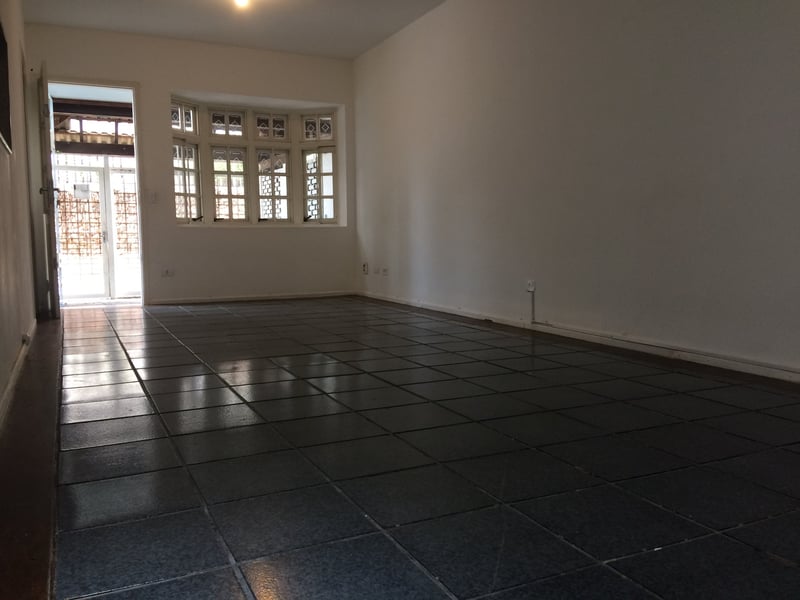 Casa á venda na Vila Madalena 03 dorm,02 banheiros,01 vaga