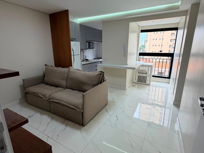 Apartamento 41mts - 02dorm Metrô Carrão &mdash; Sala integrada com varanda