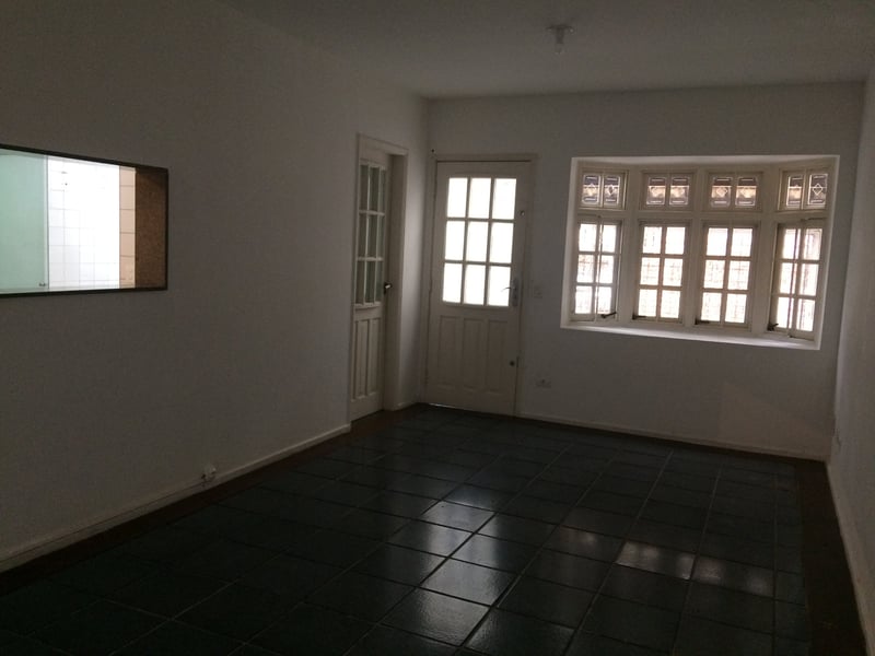 Casa á venda na Vila Madalena 03 dorm,02 banheiros,01 vaga