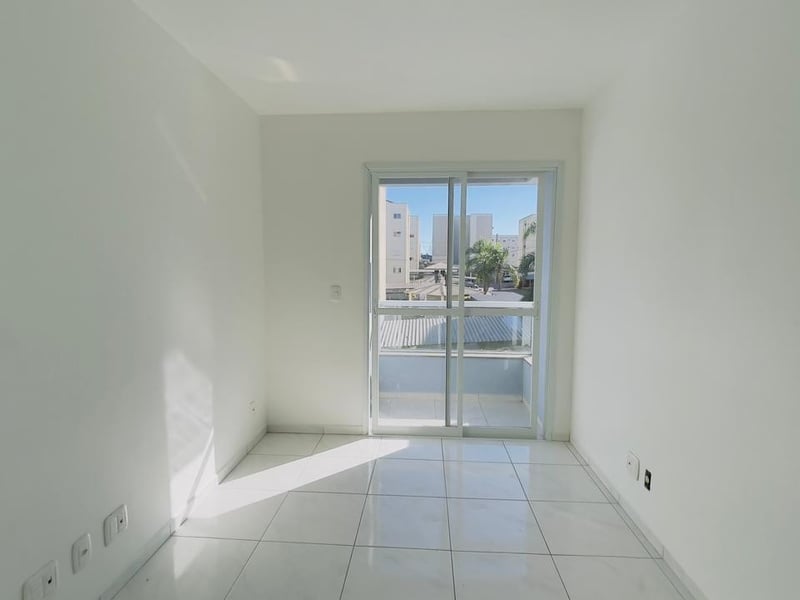 Sala com acesso à sacada