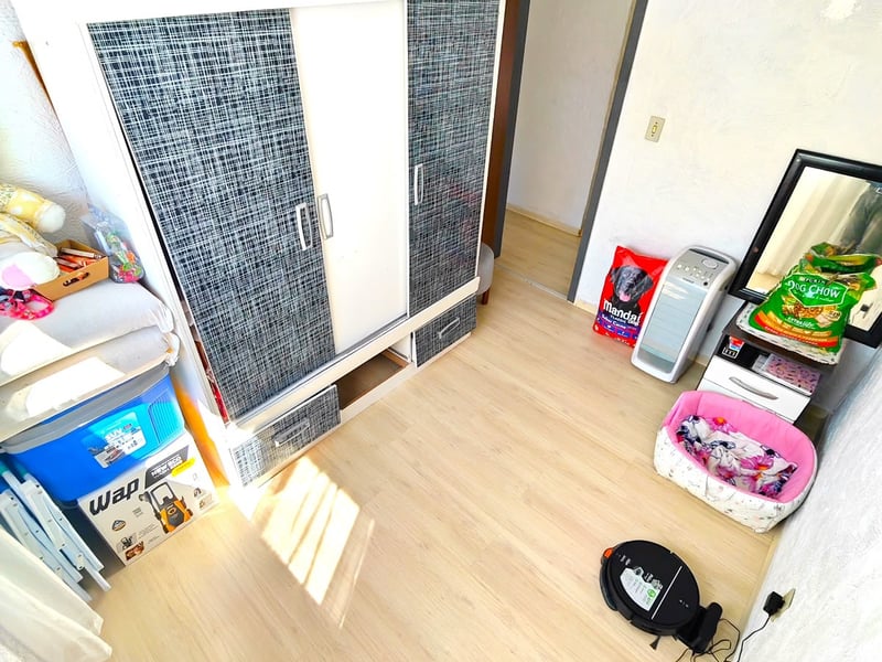 Quarto com armário