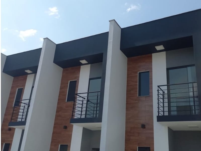 Fachada com sacadas