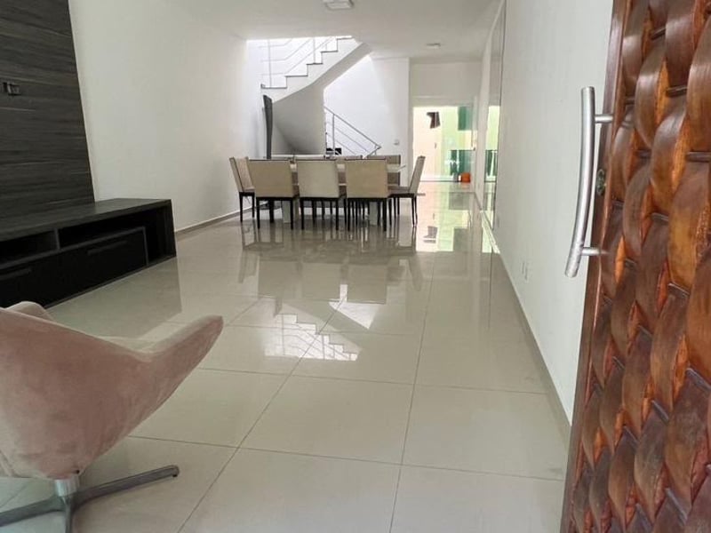 Sobrado com 3 quartos para alugar