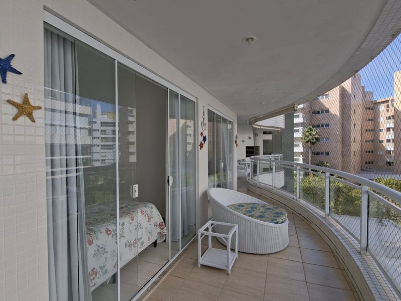 Varanda ampla com vista