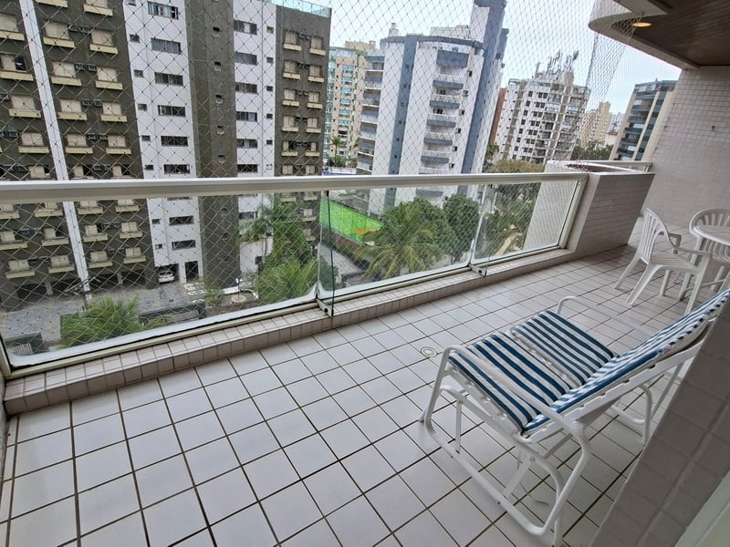 Varanda com vista urbana