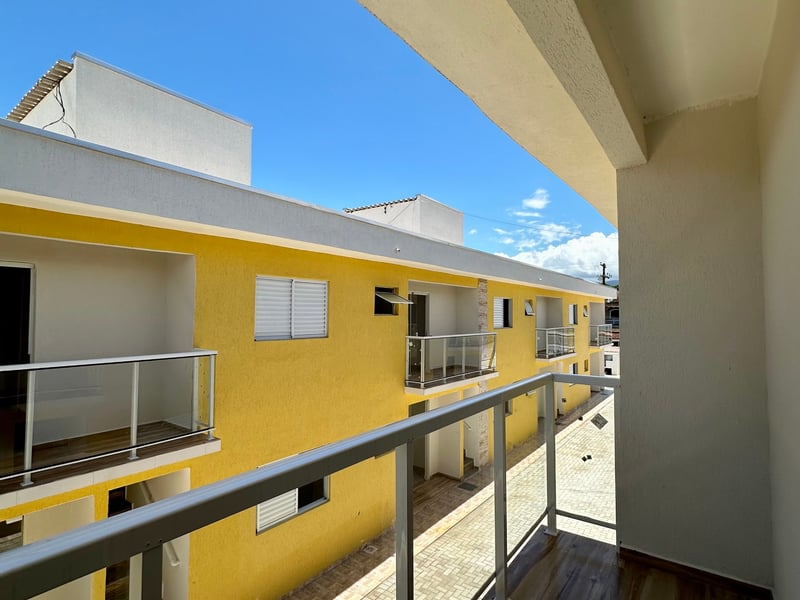 Varanda com vista para o condomínio