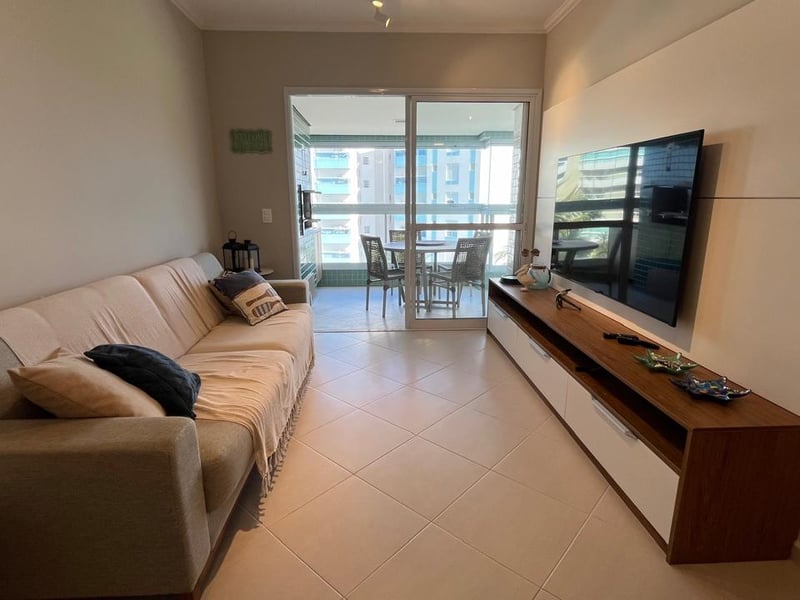Sala de estar com acesso à varanda