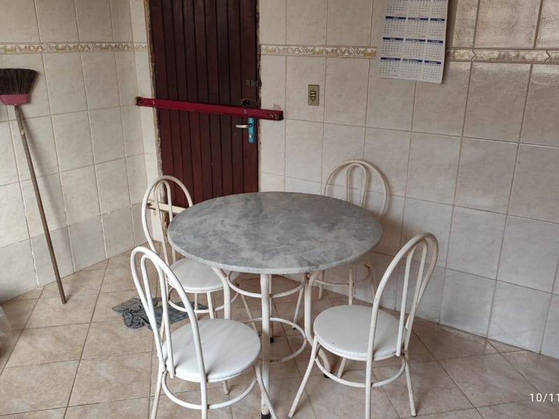 Copa com mesa de refeições