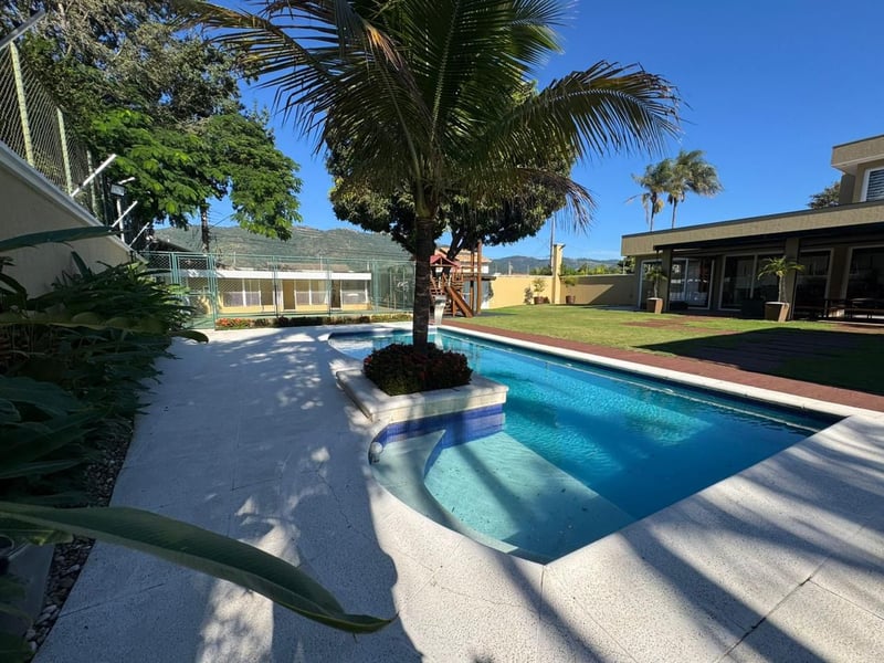 Sobrado com 4 quartos à venda