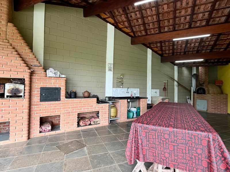 Chácara com 4 quartos à venda