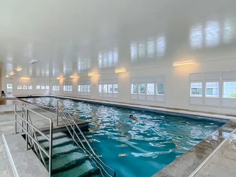 Composite Des Arts &mdash; Piscina interna aquecida