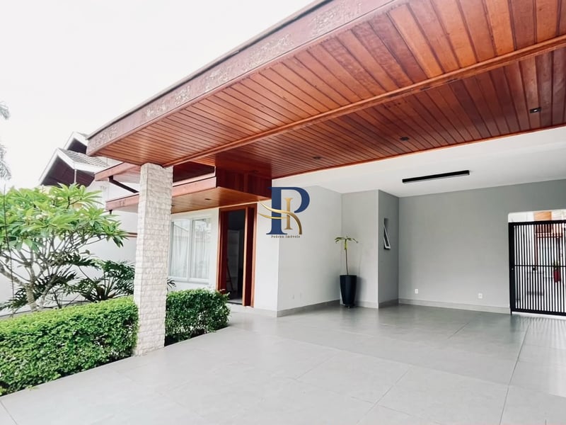 Casa Térrea em Condomínio - Portal da Serra - Urbanova - 5 Dorm. (1 Suíte) - 220m²