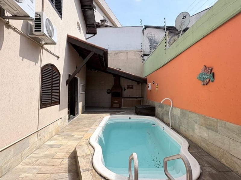 Sobrado com 4 quartos para comprar ou alugar