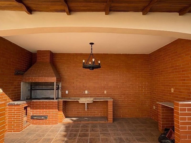 Casa com 5 quartos para alugar ou comprar