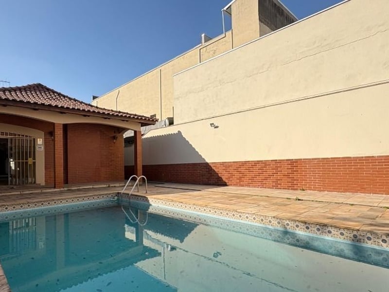 Casa com 5 quartos para alugar ou comprar