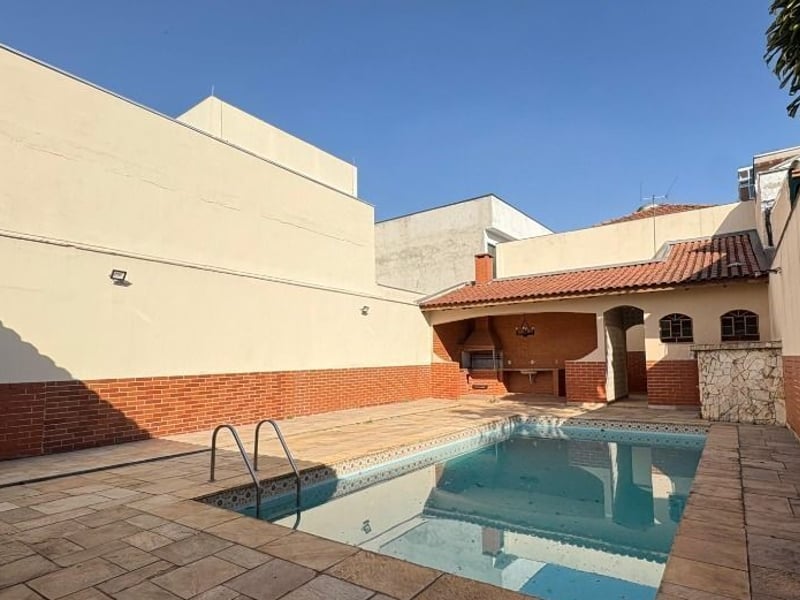 Casa com 5 quartos para alugar ou comprar