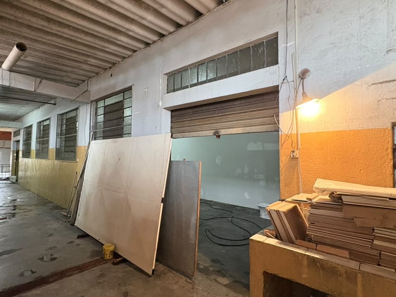 Galpão com 240 m² para alugar na Vila Regente Feijó