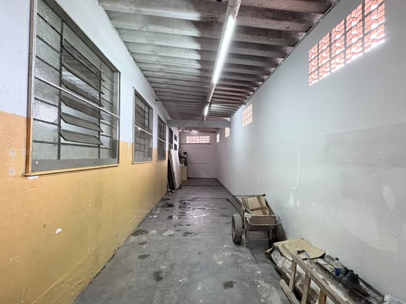 Galpão com 240 m² para alugar na Vila Regente Feijó