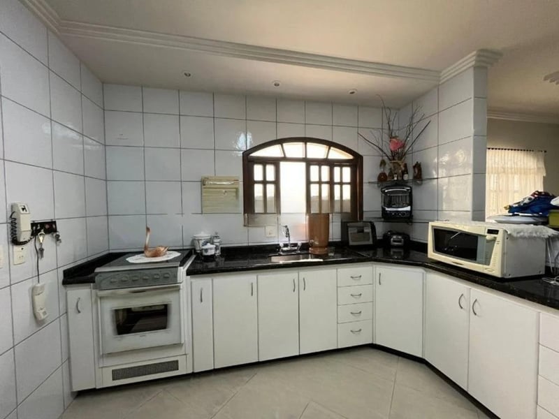 Sobrado com 4 quartos à venda