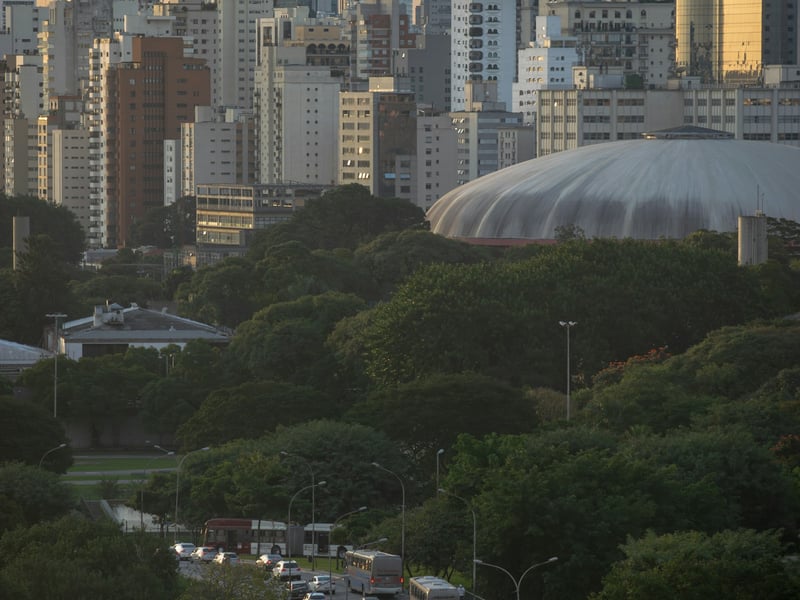 Imóvel ou renda fixa? Onde investir com a Selic a 14%