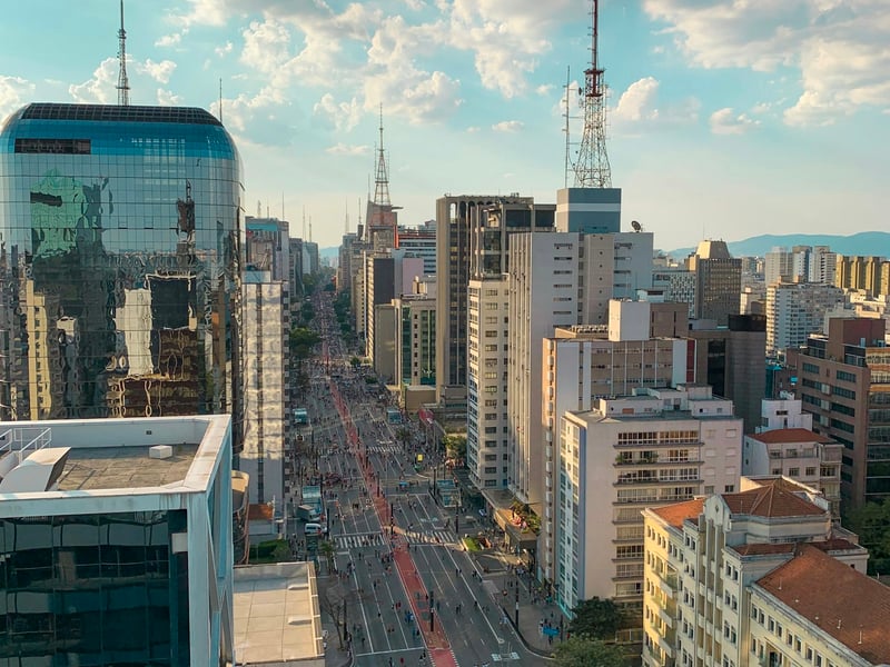 Selic a 14,25% e preços quase parados em São Paulo: o que isso muda para quem quer comprar imóvel