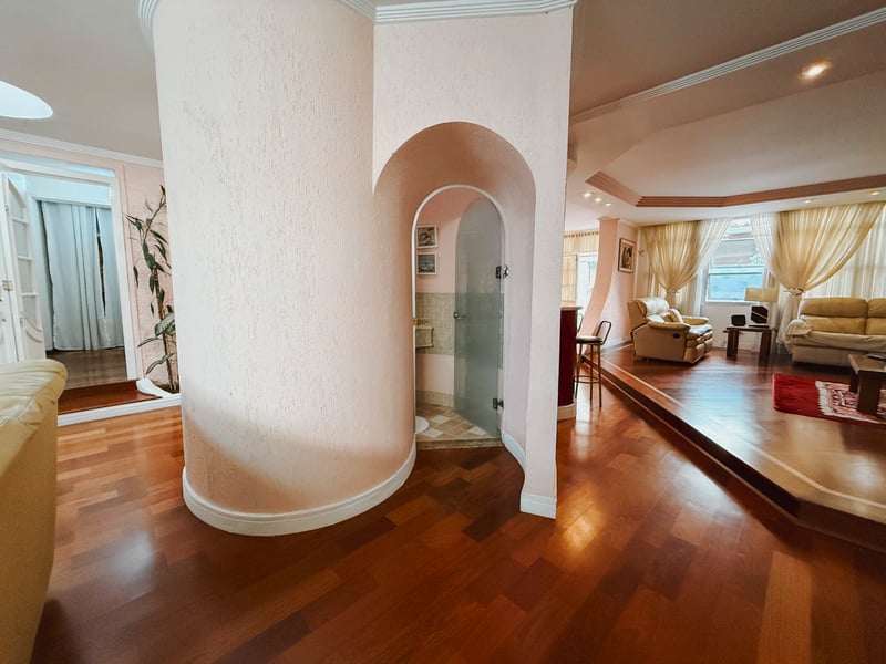 Casa com 6 quartos à venda