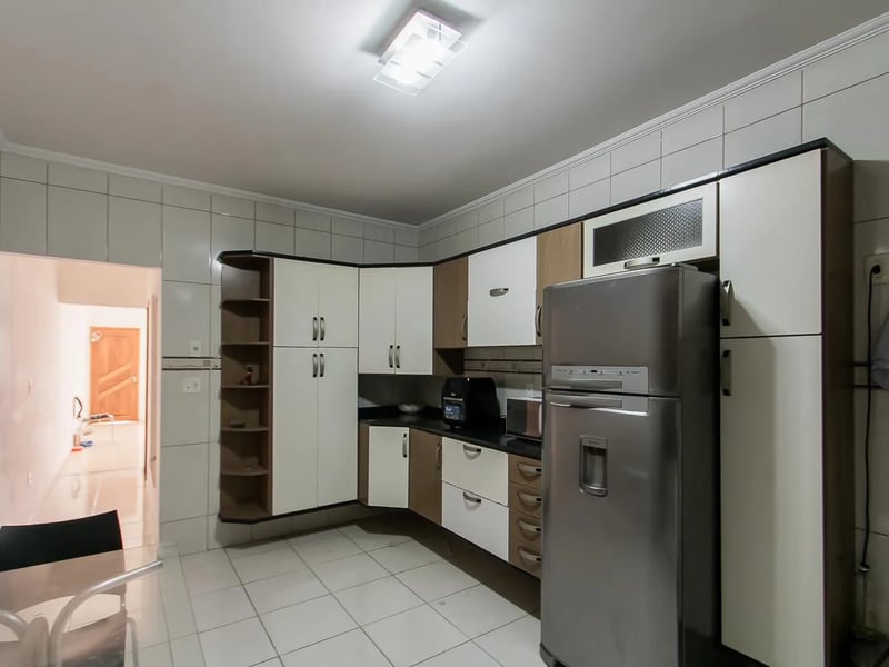 Sobrado Mobiliado com 3 Dormitórios, Suíte, Espaço Gourmet e 2 Vagas na Zona Leste