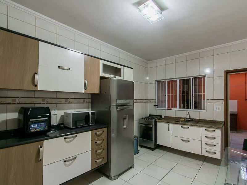 Sobrado Mobiliado com 3 Dormitórios, Suíte, Espaço Gourmet e 2 Vagas na Zona Leste