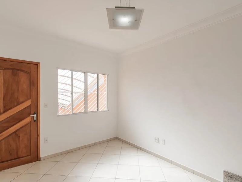 Sobrado Mobiliado com 3 Dormitórios, Suíte, Espaço Gourmet e 2 Vagas na Zona Leste