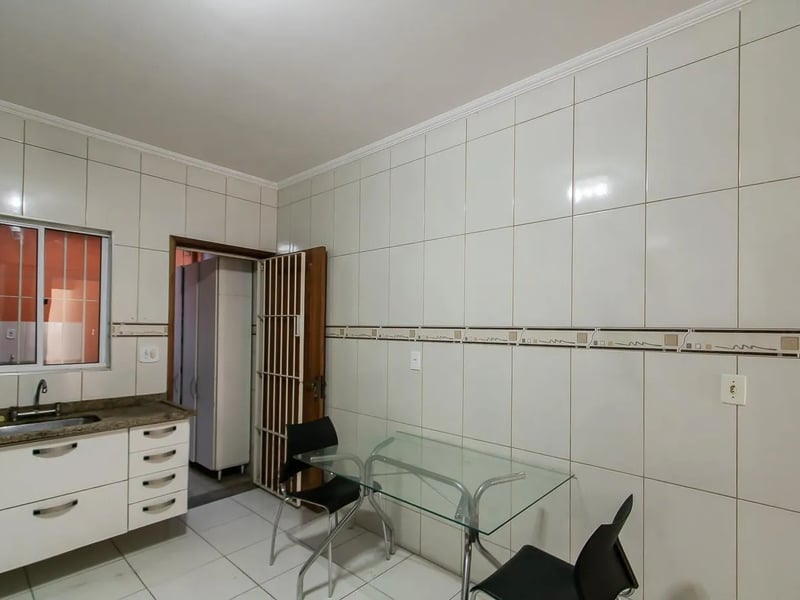 Sobrado Mobiliado com 3 Dormitórios, Suíte, Espaço Gourmet e 2 Vagas na Zona Leste