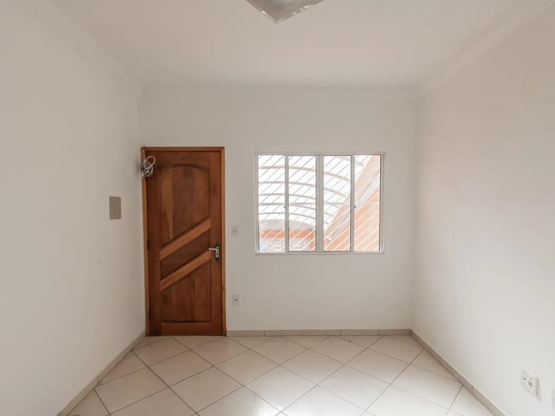Sobrado Mobiliado com 3 Dormitórios, Suíte, Espaço Gourmet e 2 Vagas na Zona Leste