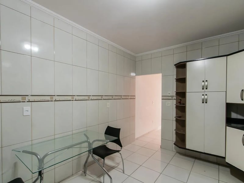 Sobrado Mobiliado com 3 Dormitórios, Suíte, Espaço Gourmet e 2 Vagas na Zona Leste