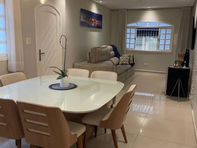 Casa com 2 quartos à venda